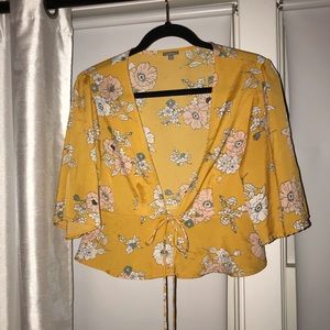 Pretty yellow tie front top 🔆